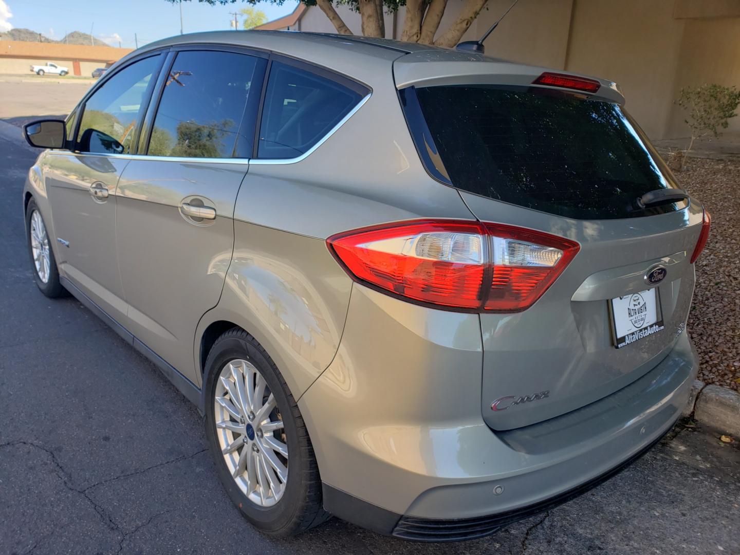 2015 /gray and black Ford C-Max Hybrid sel (1FADP5BU3FL) with an 2.0L L4 DOHC 16V engine, 6-Speed Automatic transmission, located at 323 E Dunlap Ave., Phoenix, AZ, 85020, (602) 331-9000, 33.567677, -112.069000 - 2015 Ford C-Max SEL,.......A Must See!!...... No accidents, Ice cold AC. The car is gorgeous inside and out. Power windows, Power door locks, Touch screen Stereo/Cd player, Phone sync, Bluetooth, Satellite compatible, Backup camera, Beautiful gray and black interior with black Leather seats, Incredi - Photo#5